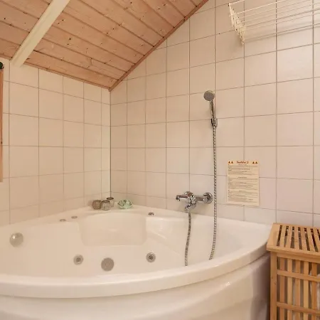 Hébergement de vacances Three-bedroom Holiday In 17 Fjerritslev