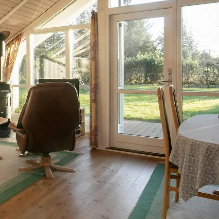 Three-bedroom Holiday In 17 *