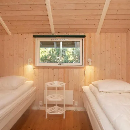 Three-bedroom Holiday In 17 *